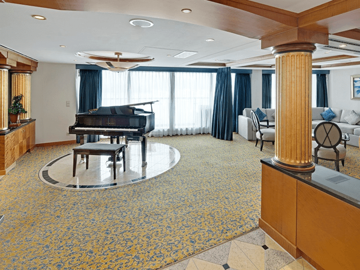 RCI Radiance of the Seas Royal Suite.png